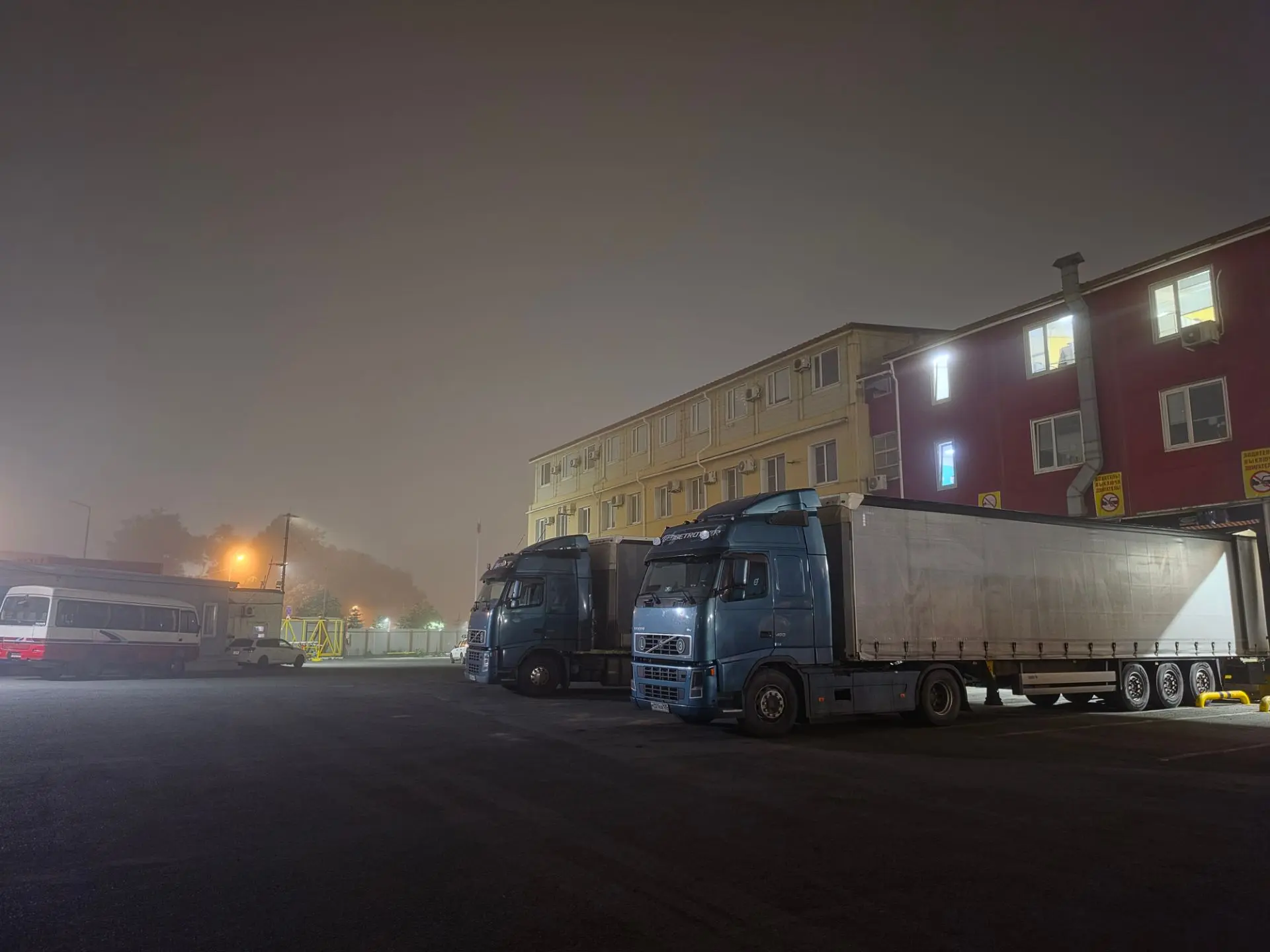 Фасад складского комплекса ООО Логистик во Владивостоке